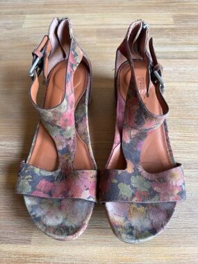 Gentle Souls  by Kenneth Cole Gisele Floral Print Wedge Comfort Sandals